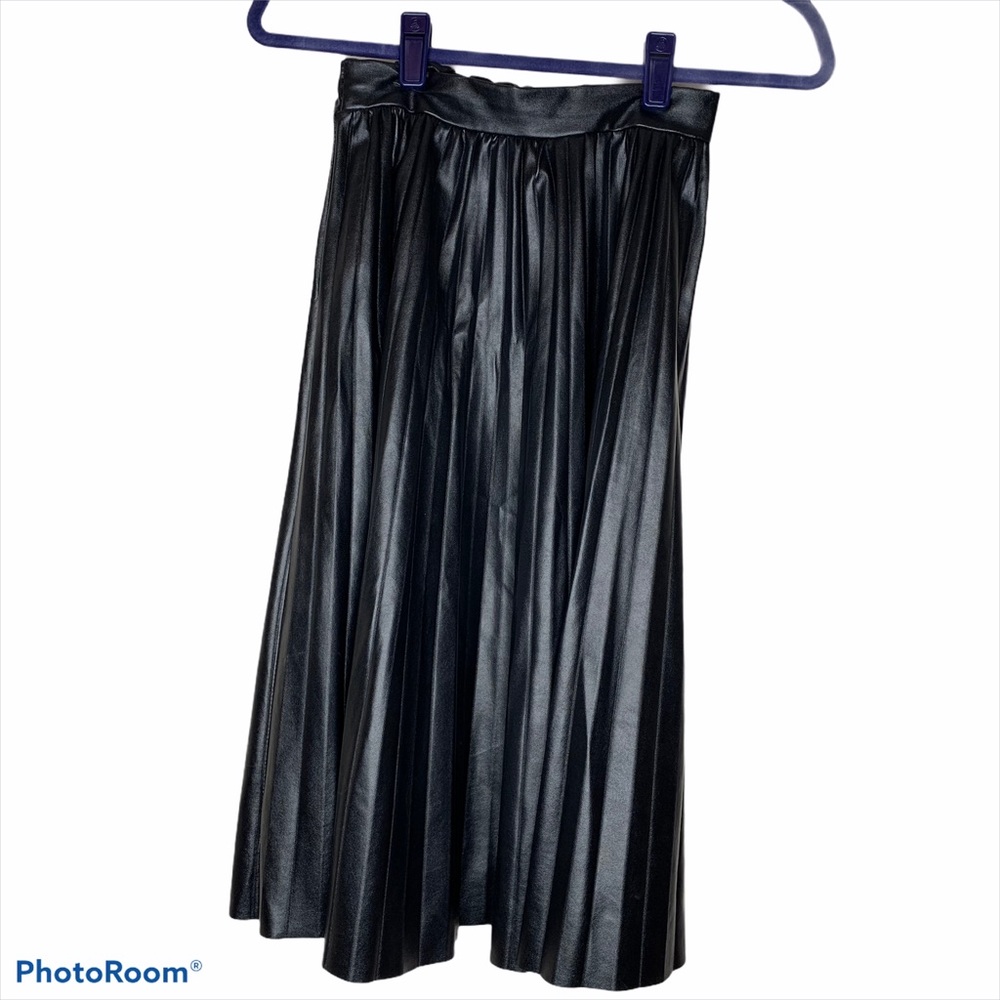 Women’s Faux Leather Pleated Skirt